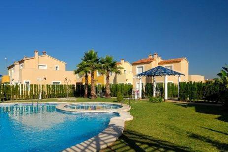 House With Garden At Oliva Nova Golf & Beach Resort Les Deveses Eksteriør billede